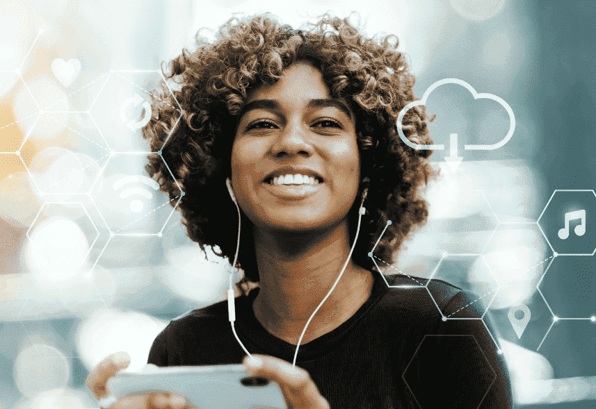 Lançamento de produtos digitais: menina segurando um celular com diversos ícones que remetem a elementos digitais saindo da tela