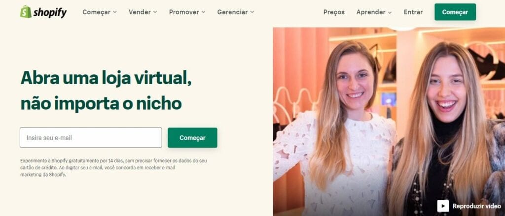 landing page exemplos: imagem de umas mulheres loiras ao lado esquerdo e do lado direito um formulário para preenchimento de e-mail