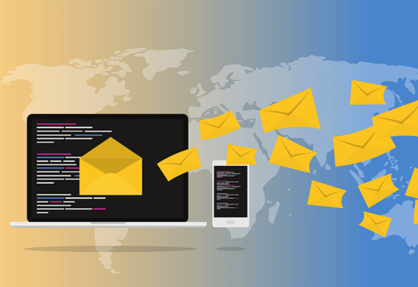 email marketing: imagem em formato de desenho de um computador com envelopes de email saindo de dentro da tela